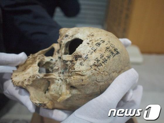 본문 이미지 - 전주 역사박물관 수장고에 18년동안 보관중인 동학군 장군 유골./사진제공=문화재제자리찾기© News1 