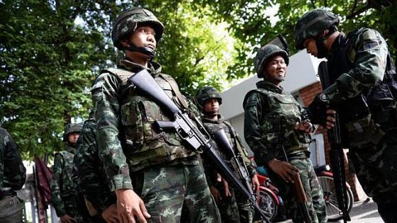 본문 이미지 - 2014년 5월 계엄령 선포 뒤 정부 건물 앞에 배치된 태국군. (사진은 기사 내용과 무관함) ⓒ AFP=News1. ⓒ 뉴스1