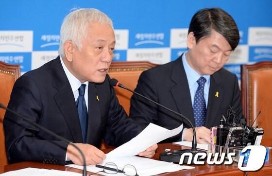 본문 이미지 - 김한길 새정치민주연합 공동대표가 21일 여의도 국회에서 열린 전국 시도당위원장 연석회의에서 모두발언을 하고 있다. 김 공동대표는 