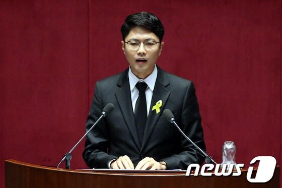 본문 이미지 - 김광진 새정치민주연합 의원. 2014.5.21/뉴스1 © News1 이광호 기자