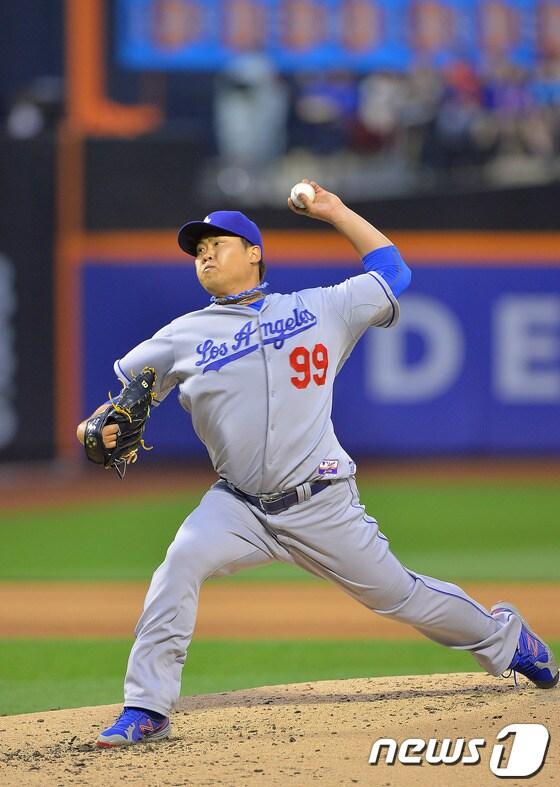 본문 이미지 - 류현진이 23일(한국시간)  샌디에이고와의 원정 경기에 선발 투수로 등판 6이닝 1실점 호투하며 시즌 9승째를 달성했다. © News1 DB