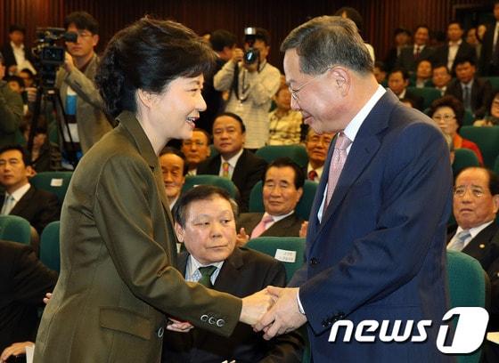 본문 이미지 - 정홍원 총리에 이은 후임 총리로 내정된 안대희 전 대법관. © News1 이종덕 기자