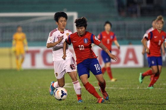 본문 이미지 - 한국이 여자 아시안컵 4강에서 호주에 1-2로 패하며 결승 진출에 실패했다. 조별예선을 끝으로 영국으로 돌아간 지소연의 공백이 컸다. 반대로 박은선-지소연 콤비의 위력은 입증됐다. © 대한축구협회 제공 