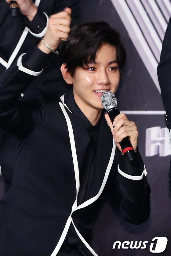 본문 이미지 - 백현과 태연의 열애설이 난 가운데, 백현의 이상형 발언이 화제다. © News1 