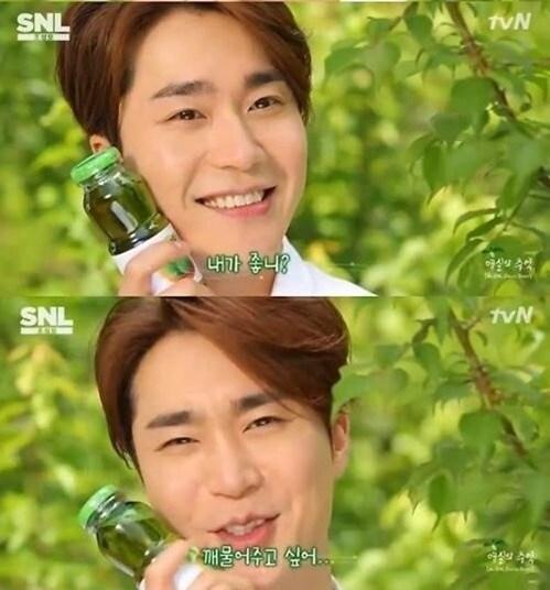 본문 이미지 - 가수 조성모가 지난 24일 방송된 tvN 'SNL'에 출연해 매실 음료 CF를 재연했다. © tvN 'SNL' 방송 캡처  