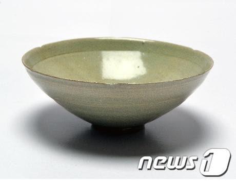 본문 이미지 - 고려시대 청자화형대접. © News1 