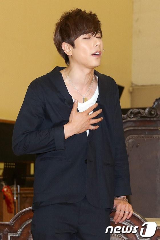 본문 이미지 - 가수 박효신.