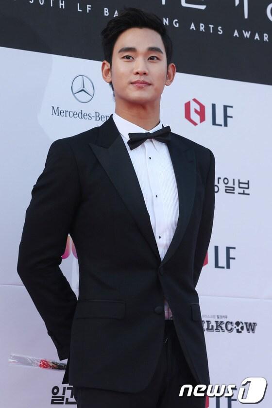 본문 이미지 - 배우 김수현 측이 중국 생수 모델 논란에 대한 입장을 전했다. © News1 DB