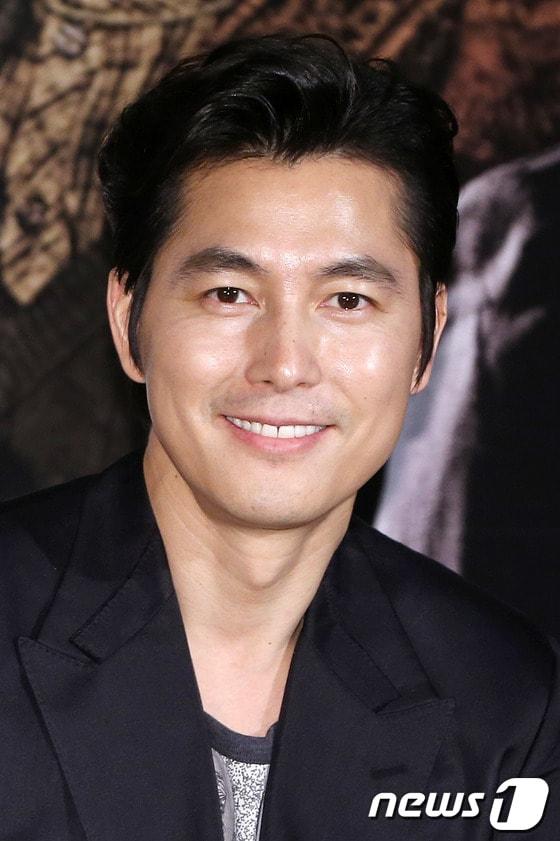 본문 이미지 - 배우 정우성이 28일 오전 서울 중구 메가박스 동대문에서 열린 영화 '신의 한 수' 제작보고회에 참석하고 있다.범죄로 변해버린 내기 바둑판에 사활을 건 꾼들의 전쟁을 그린 액션영화 '신의 한 수'는 오는 7월 개봉 예정이다. 2014.5.28 스타뉴스/뉴스1 © News1   