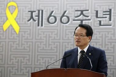 본문 이미지 - 정의화 국회의장이 30일 오전 서울 여의도 국회 중앙홀에서 열린 제66주년 국회 개원 기념식에 참석해 기념사를 하고 있다. 2014.5.30/뉴스1 © News1 이광호 기자
