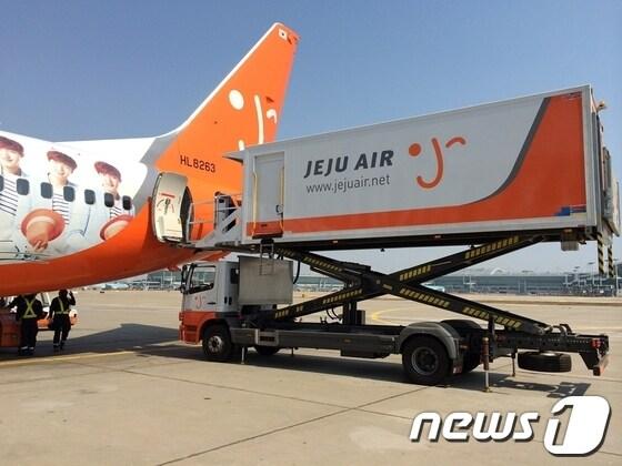 본문 이미지 - 제주항공 케이터링카(제주항공 제공)© News1  