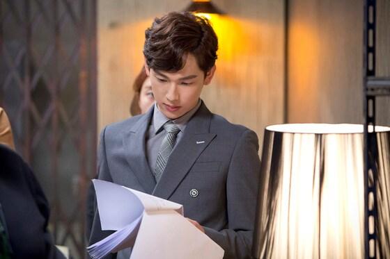 본문 이미지 - 가수 겸 배우 임시완이 MBC 월화드라마 '트라이앵글'에서 멋진 연기로 안방극장을 사로잡고 있다.© MBC 