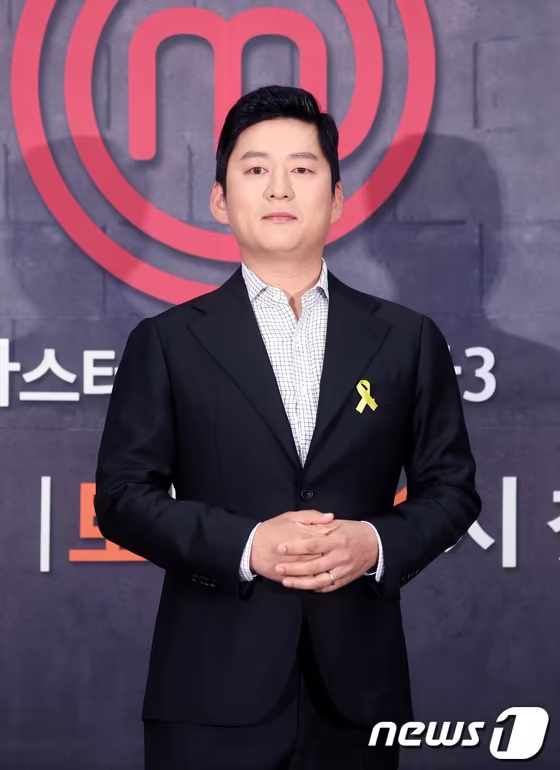 본문 이미지 - 심사위원 강레오가 지난 5월 7일 오후 서울 광화문 프레스센터에서 열린 올리브TV "마스터셰프코리아3" 제작발표회에서 포즈를 취하고 있다. "마스터셰프코리아3"는 전 세계 30여 개국에서 사랑받는 월드 No.1 요리 서바이벌의 한국판 프로그램이다. 2014.5.7 스타뉴스/뉴스1