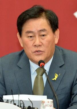 본문 이미지 - 최경환 전 새누리당 원내대표. /뉴스1 © News1   박세연 기자