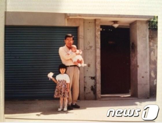 본문 이미지 - 고승덕 후보의 딸 고희경씨가 자신의 페이스북에 올린 어린시절 사진./뉴스1© News1 