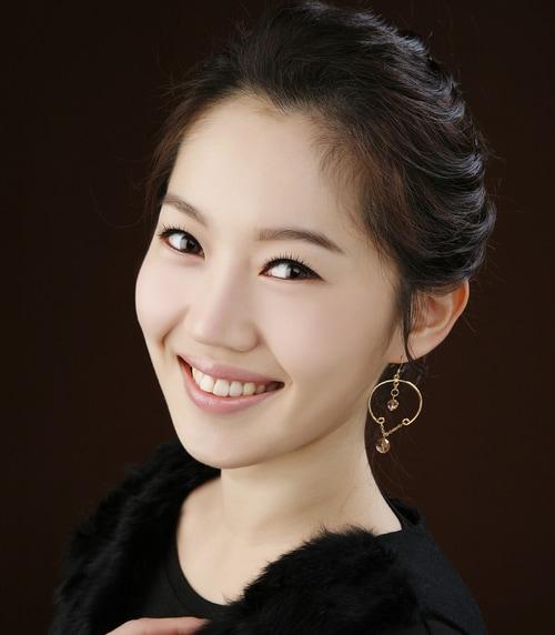 본문 이미지 - KBS 엄지인 아나운서가 오는 14일 서울 한 모처에서 사업가 예비신랑과 결혼식을 올린다. © 사진출처=엄지인 아나운서 트위터 