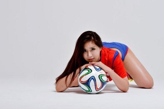 본문 이미지 - 모델 이서현이 2014 브라질 월드컵에 나서는 태극전사를 응원하고 나섰다. © 명성컴텍 모델클릭 