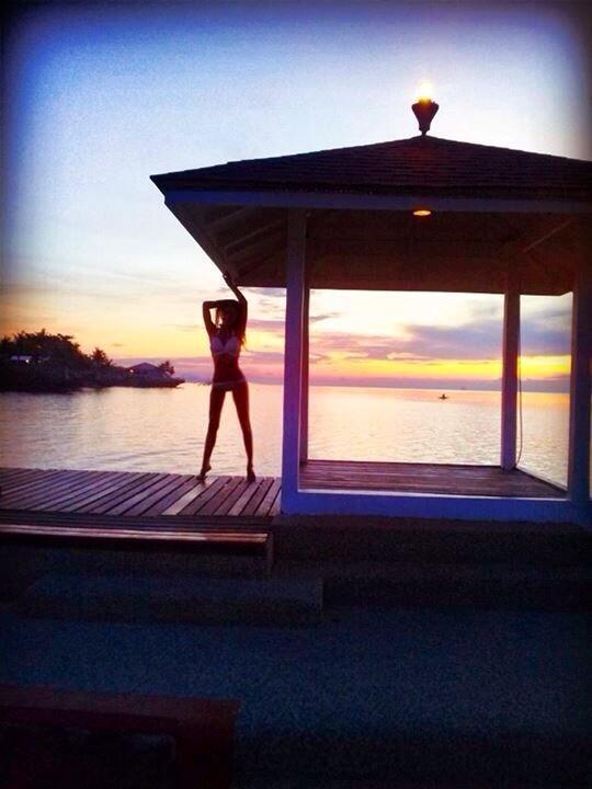 본문 이미지 - 클라라가 비키니 몸매를 과시했다. © 클라라 트위터 