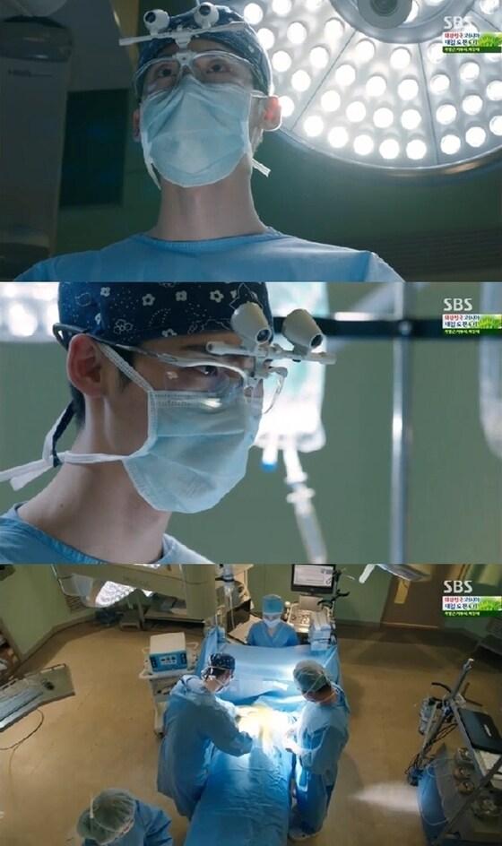 본문 이미지 - 박훈(이종석 분)이 세이버 수술을 하기로 결심했다. © SBS '닥터 이방인' 캡처  