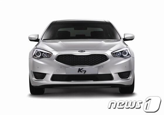 본문 이미지 - 미국 신차품질조사 대형차 1위를 기록한 K7(기아차 제공)© News1  