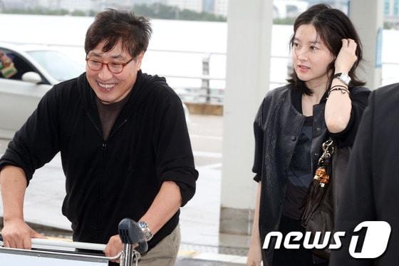 본문 이미지 - 이영애 남편 정호영 씨가 탄탄한 중견기업가라는 사실이 새삼 화제가 되고 있다. © News1 