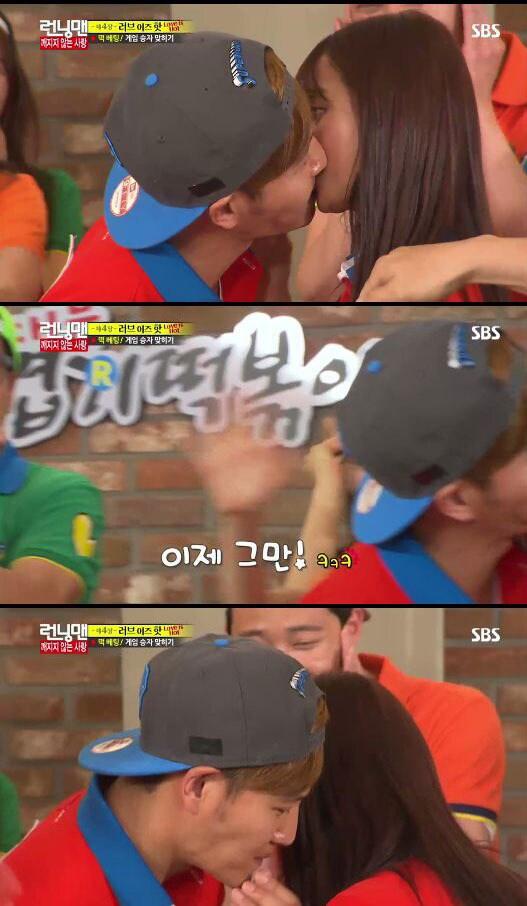 본문 이미지 - 하연수가 SBS 예능 프로그램 '런닝맨'에서 김종국과 함께 펼친 단무지 먹기 게임에서 열정적인 모습을 보여 멤버들을 경악하게 만들었다. © 사진출처=SBS '런닝맨' 방송캡처 