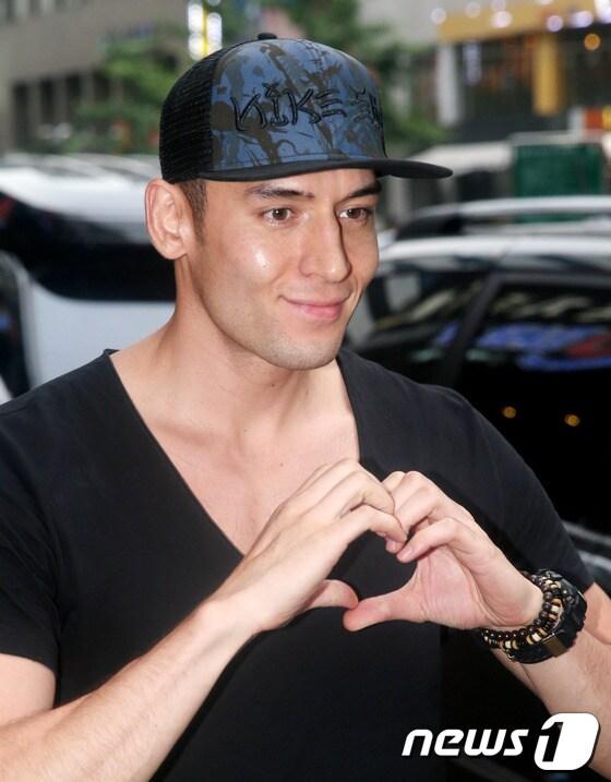 본문 이미지 - 방송인 줄리엔 강 ⓒ News1