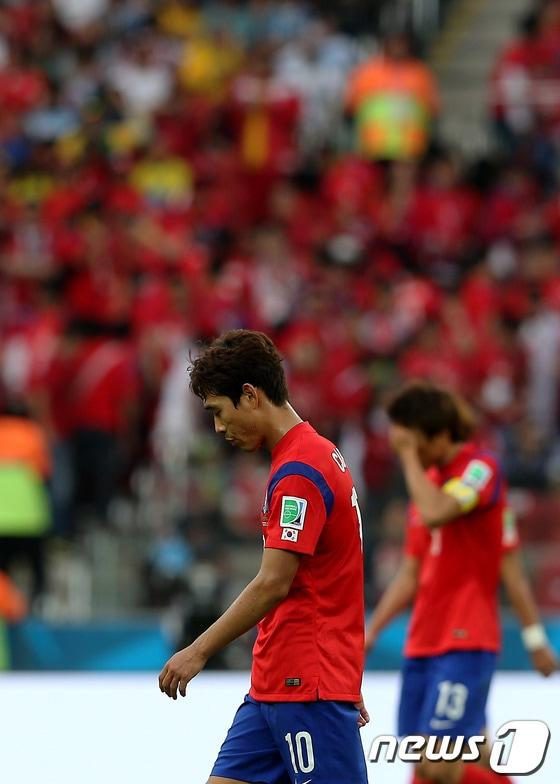 본문 이미지 - 박주영이 23일&#40;한국시간&#41; 열린 알제리와의 2차전에서도 침묵했다. 벨기에와의 3차전 기용을 두고 홍명보 감독의 머리가 아프게 됐다. © News1 &#40;포르투 알레그레&#40;브라질&#41;=뉴스1&#41; 박정호 기자