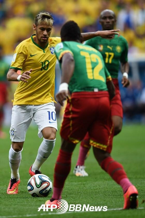 본문 이미지 - 네이마르의 시대가 빨리 찾아오고 있다. 메시와 호날두도 긴장을 풀기 위해서 8년의 시간이 필요했던 월드컵인데, 전혀 거리낌이 없다. © News1 