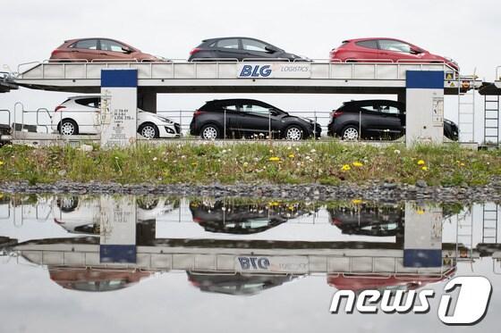 본문 이미지 - 지난 5월 체코 오스트라바(Ostrava)시 인근 노소비체(Nosovice)지역에 위치한 현대차 체코공장 철도상차장에 완성된 차량이 운송을 기다리고 있다.   © News1   (노소비체(체코)=뉴스1) 유승관 기자