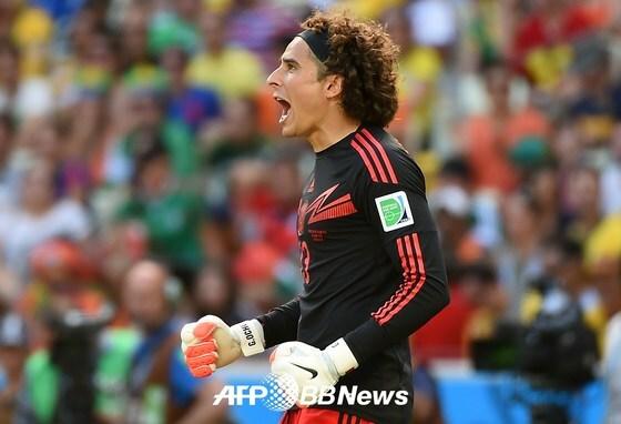 본문 이미지 - 멕시코 축구대표팀의 골키퍼 기예르모 오초아. © AFP BBNews=News1  