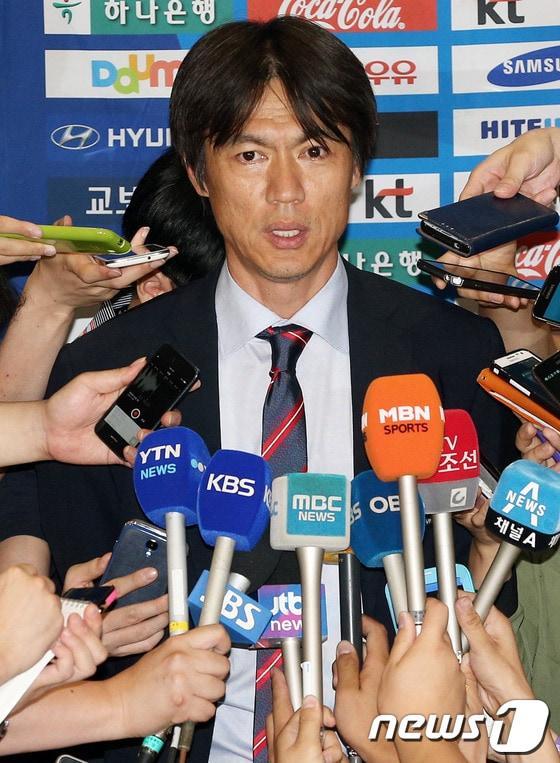 본문 이미지 - 축구대표팀 홍명보 감독. 2014.6.30/뉴스1 © News1   오대일 기자