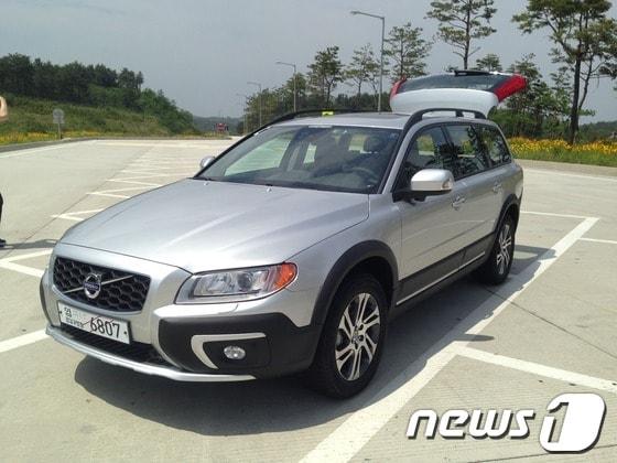 본문 이미지 - 볼보자동차 XC70 전측면© News1  