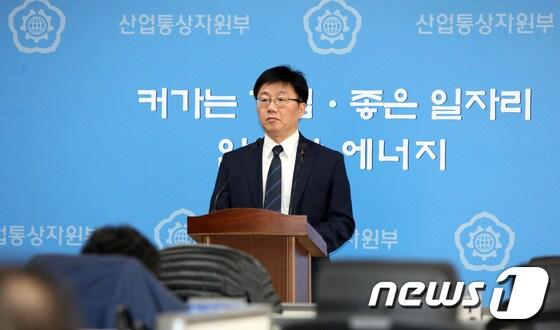 본문 이미지 - 채희봉 산업통상자원부 에너지산업정책관이 9일 오후 정부세종청사 산업부 기자실에서 열린 '주유소업계 동맹 휴업'과 관련해 