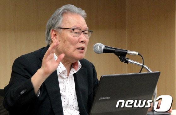 본문 이미지 - 대한민국 초대 문화부 장관을 지낸 이어령 이화여대 명예석좌교수가 암 투병 끝에 26일 별세했다. 향년 88세.(한민족원로회 제공) 2014.7.10/뉴스1