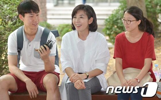 본문 이미지 - 서울 동작을에 출마한 나경원 새누리당 후보가 13일 오후 서울 흑석동 중앙대학교에서 가진 '대학생과의 리얼 토크'에 참석해 밝게 웃고 있다. 2014.7.13/뉴스1 © News1   송은석 기자