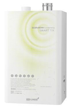 본문 이미지 - 16일 소비자시민모임과 산업통상자원부로부터 '올해의 에너지위너상'을 받은 경동나비엔의 고효율 친환경 콘덴싱보일러 '나비엔 콘덴싱 스마트 톡(NCN-21KDT)'.(경동나비엔 제공)© News1 