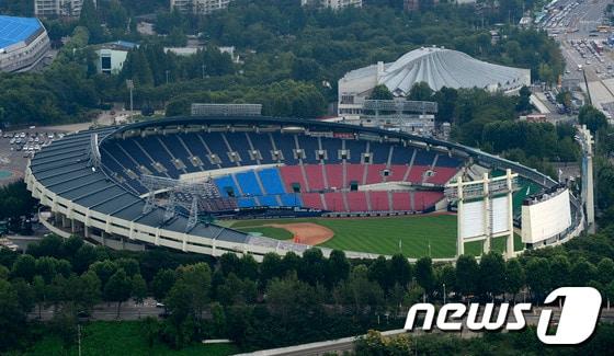 본문 이미지 - 잠실 야구장 전경. 2014.7.17/뉴스1