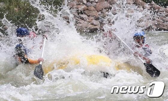 본문 이미지 - 래프팅 <자료 사진>