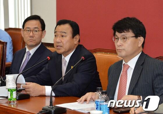 본문 이미지 - 이완구 새누리당 비상대책위원장 겸 원내대표. 2014.7.9/뉴스1 © News1   박철중 기자