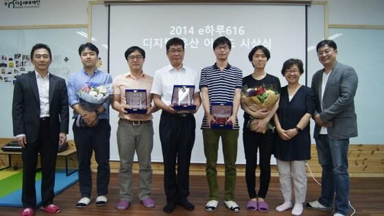 본문 이미지 - 다음세대재단은 지난 8일 서울 이태원 유스보이스랩에서 '2014 e하루616 디지털 유산 어워드' 시상식을 개최했다고 9일 밝혔다. © News1  