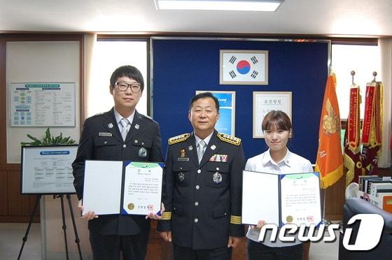 본문 이미지 - 1일 하트세이버로 선정된 원주소방서 심주용 소방대원(왼쪽)과 대원대학교 장윤선 학생(오른쪽).2014.8.1/뉴스1 ⓒ News1
