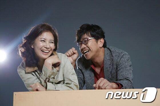 본문 이미지 - 연극 '그와 그녀의 목요일'의 한 장면 ⓒ News1