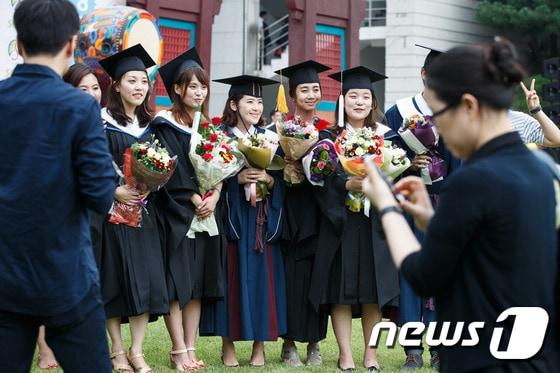 본문 이미지 - 한 대학교 학위수여식. / 뉴스1 ⓒ News1 유승관 기자