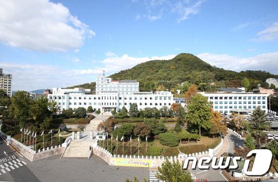 본문 이미지 - 강원도청 전경.(자료사진)/뉴스1 DB