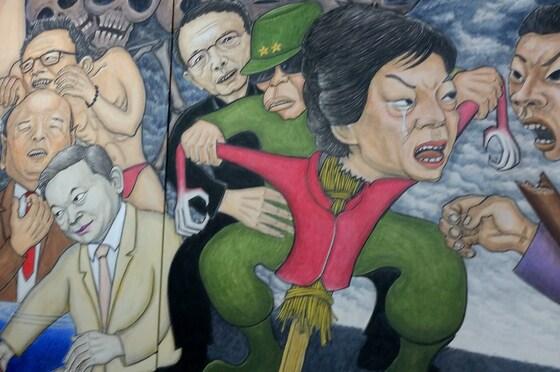 본문 이미지 - 박근혜 대통령을 ‘허수아비’로 묘사한 홍성담 작가의 작품 ‘세월 오월’.ⓒ News1