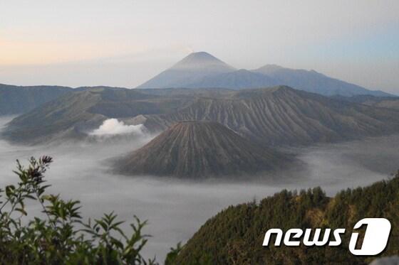 본문 이미지 - 인도네시아 자바섬에 있는 브로모 화산 ⓒ 최종일 기자=News1
