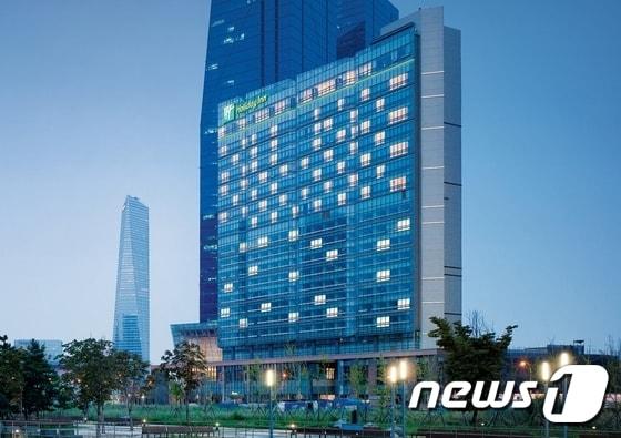 본문 이미지 - 세계 최대 호텔체인 인터컨티넨탈호텔그룹은 수도권에 최초로 선보이는 글로벌 비즈니스 호텔 ‘홀리데이 인 인천 송도’를 최근 인천 송도국제도시에 오픈했다고 10일 밝혔다. 2014.09.10/뉴스1 ⓒ News1 주영민 기자