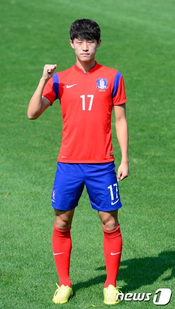 본문 이미지 - 전북 현대의 미드필더 이재성은 2014년 군 면제와 K리그 우승이라는 두 마리 토끼를 잡았다. ⓒ News1