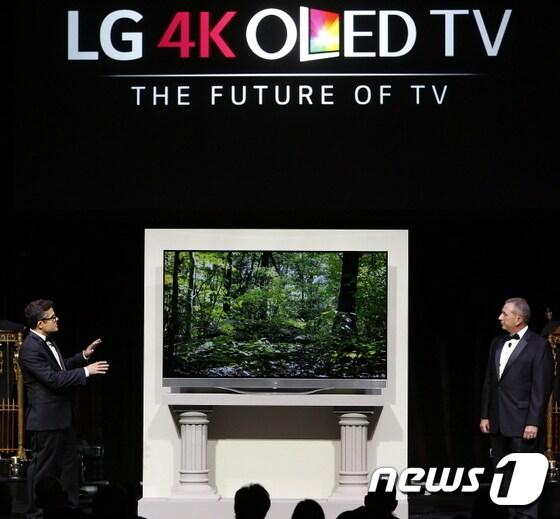 본문 이미지 - LG전자가 지난 10월부터 "울트라 올레드TV" 를 출시하며, 세계 최대 프리미엄 시장인 미국 시장 공략을 시작했다..(LG전자 제공) 2014.09.18/뉴스1 ⓒ News1